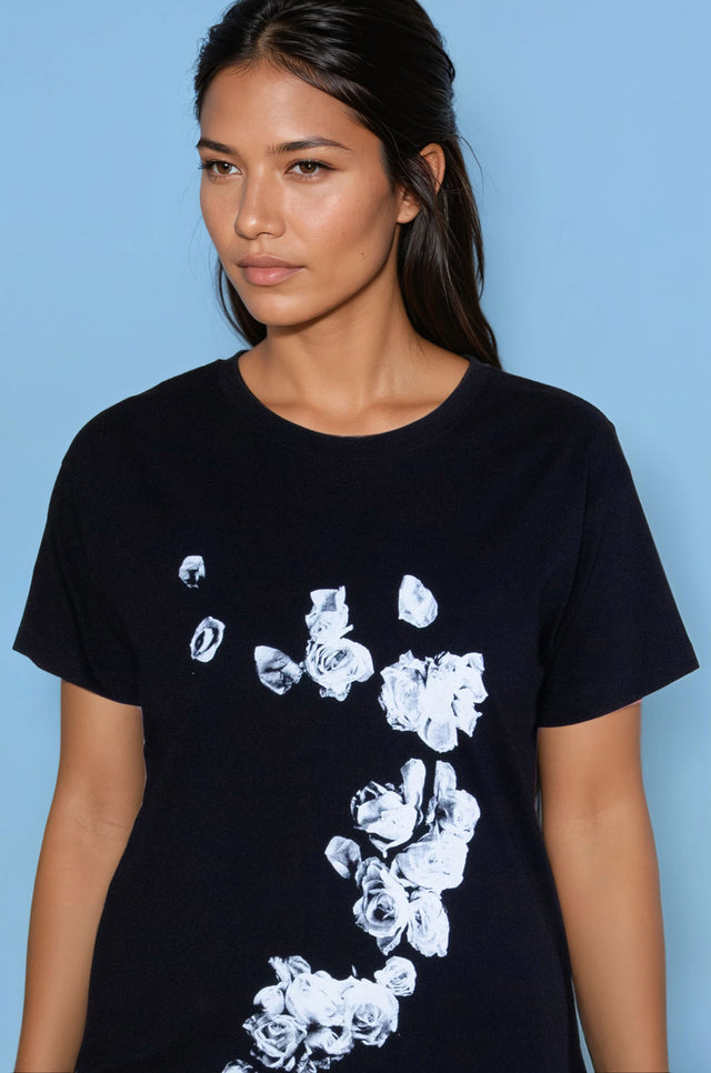 Röna Fitted Tee (Roses)